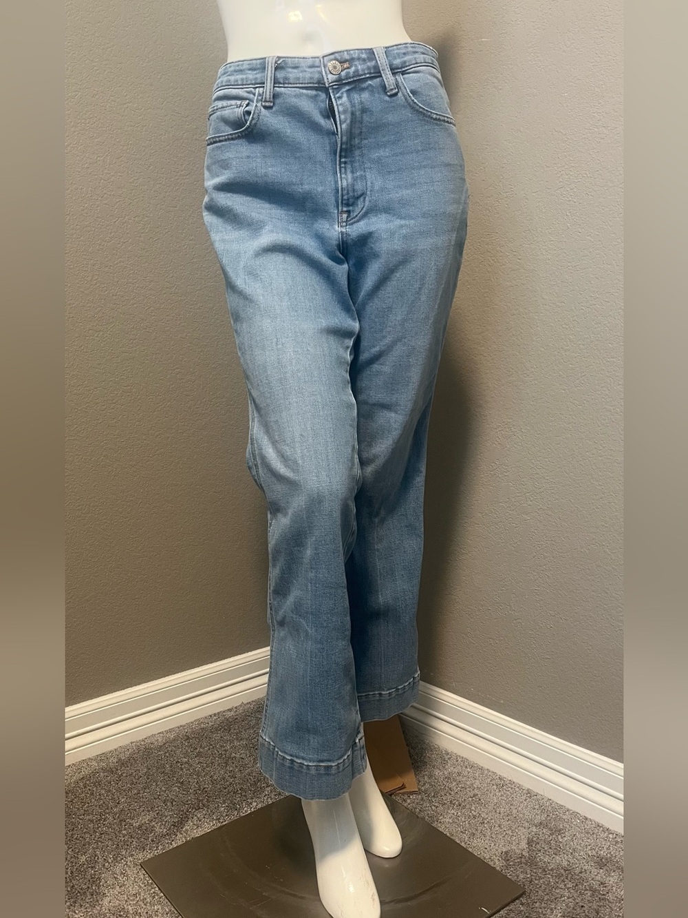 Women’s  Petite TALBOTS  FLAWLESS High Waist Flare Light Blue Jeans Size 8P